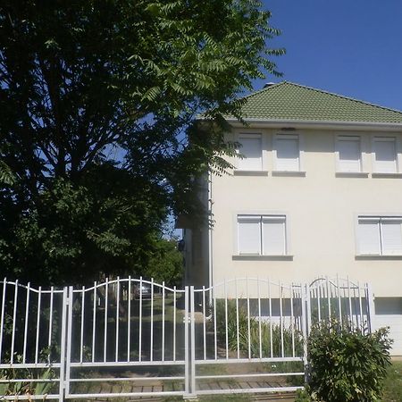 Aquaparti Apartmanok Hajduszoboszlo Luaran gambar
