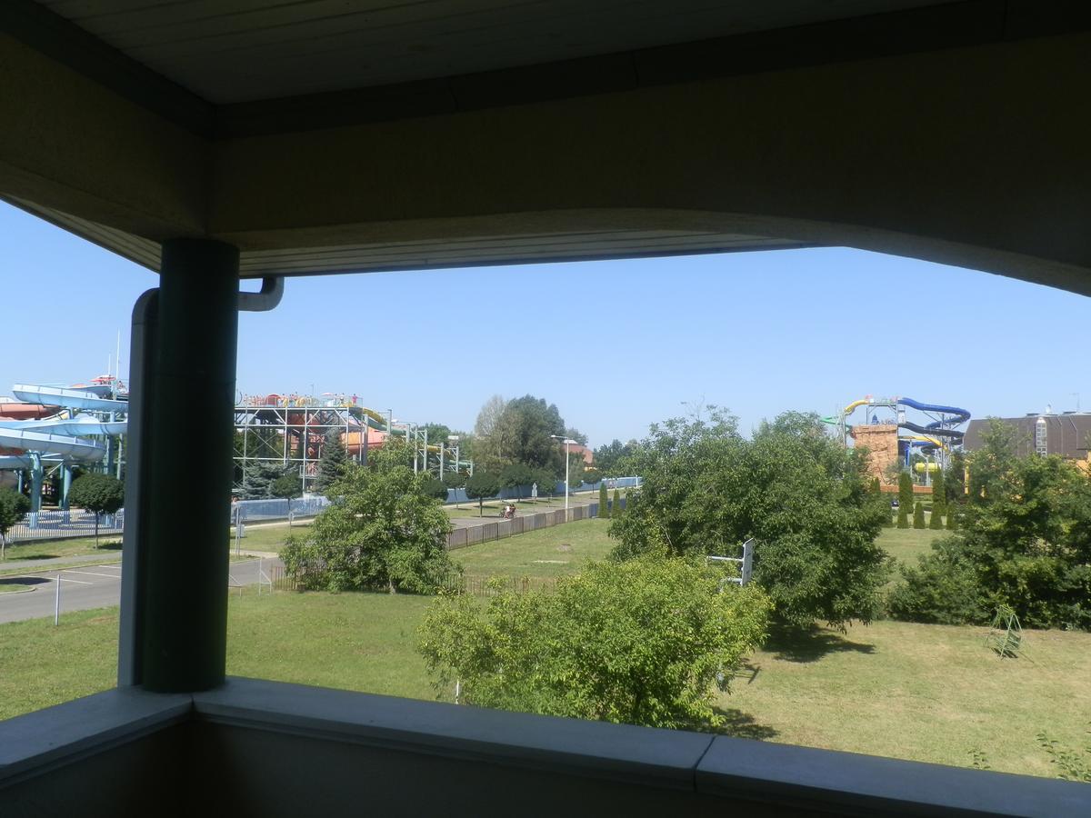 Aquaparti Apartmanok Hajduszoboszlo Luaran gambar